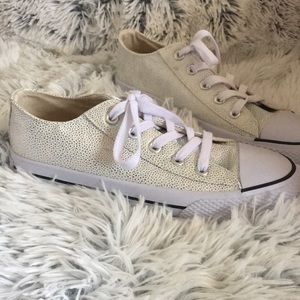 Women’s Iridescent Airwalk Opalescent Off White Lace Up Sneakers